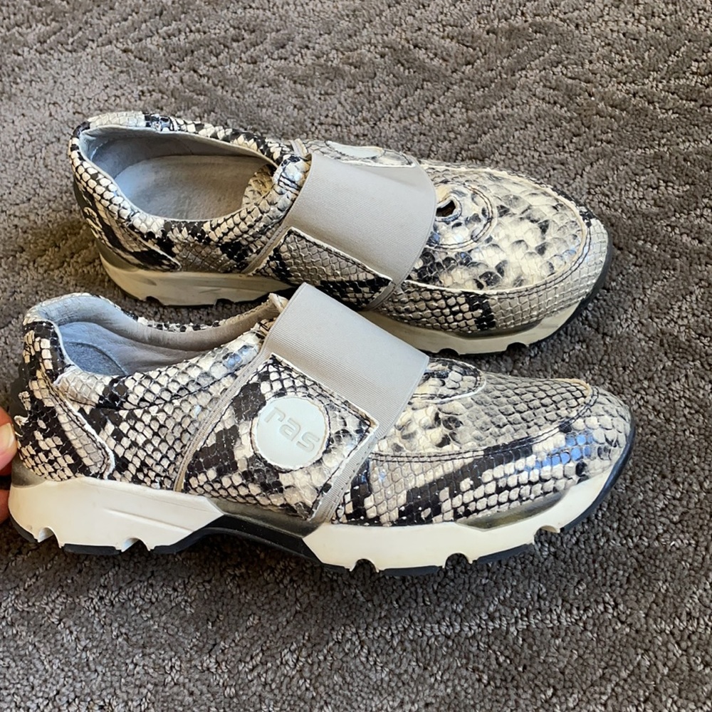 Low-tops genuine snake skin Sneakers size 37